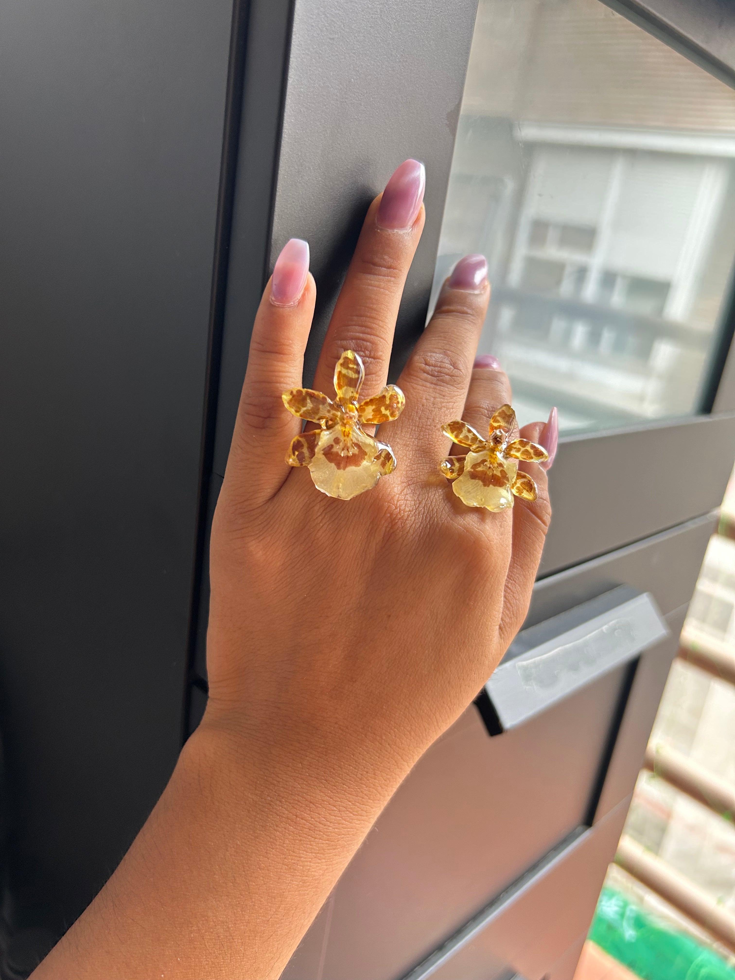 Anillo exótico de orquídea real