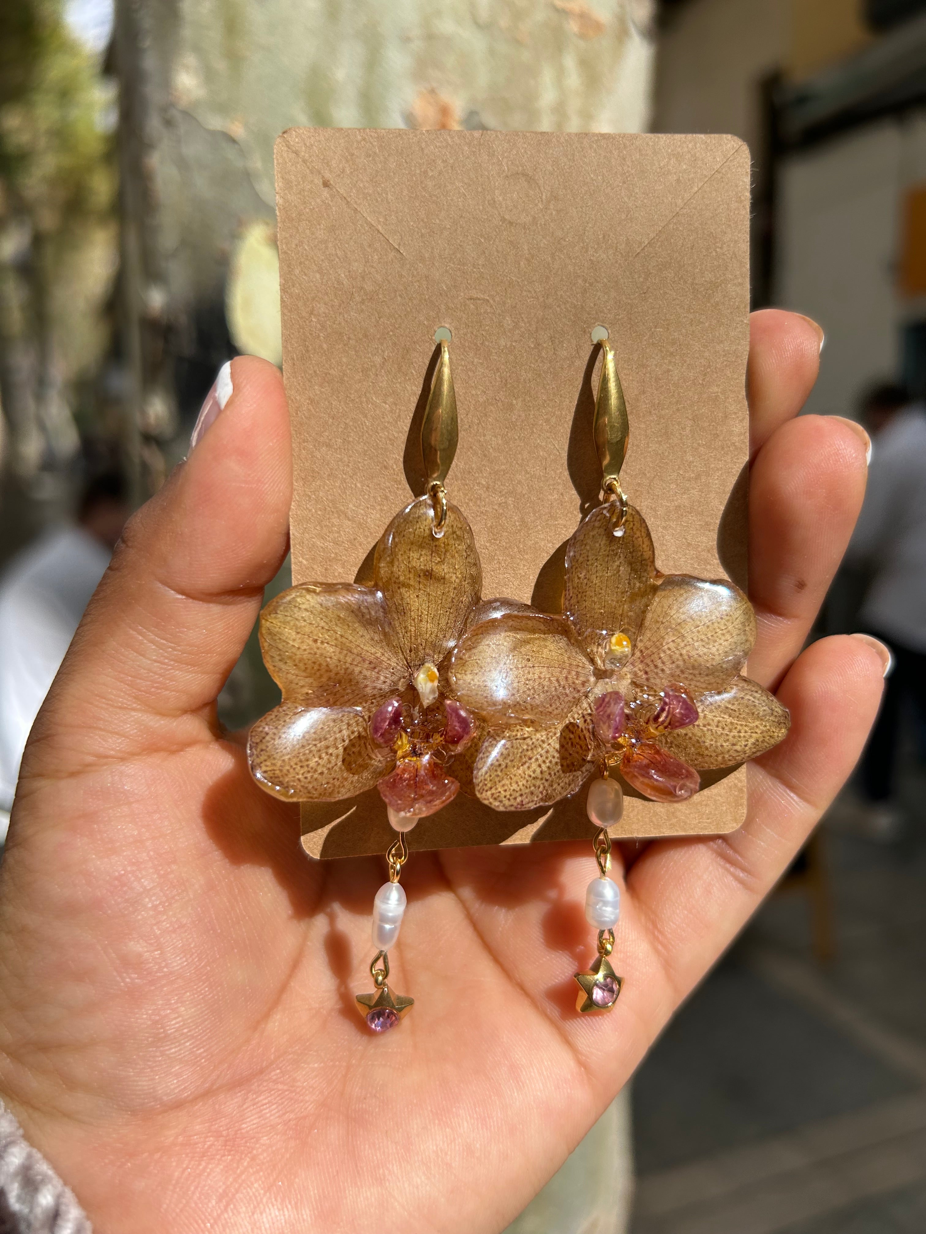 Pendientes de orquídea brown