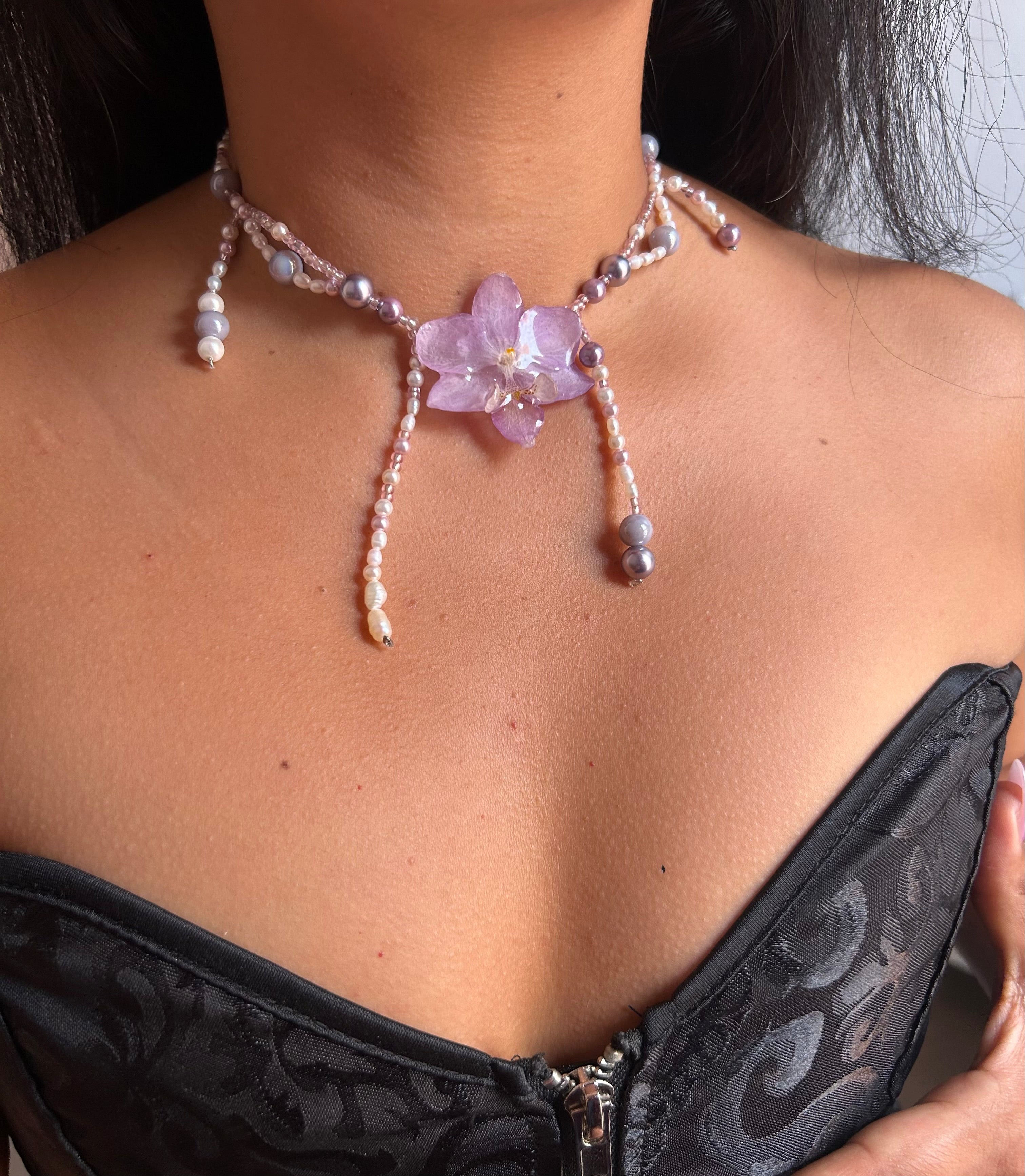 ORCHID MINI WITH PEARLS