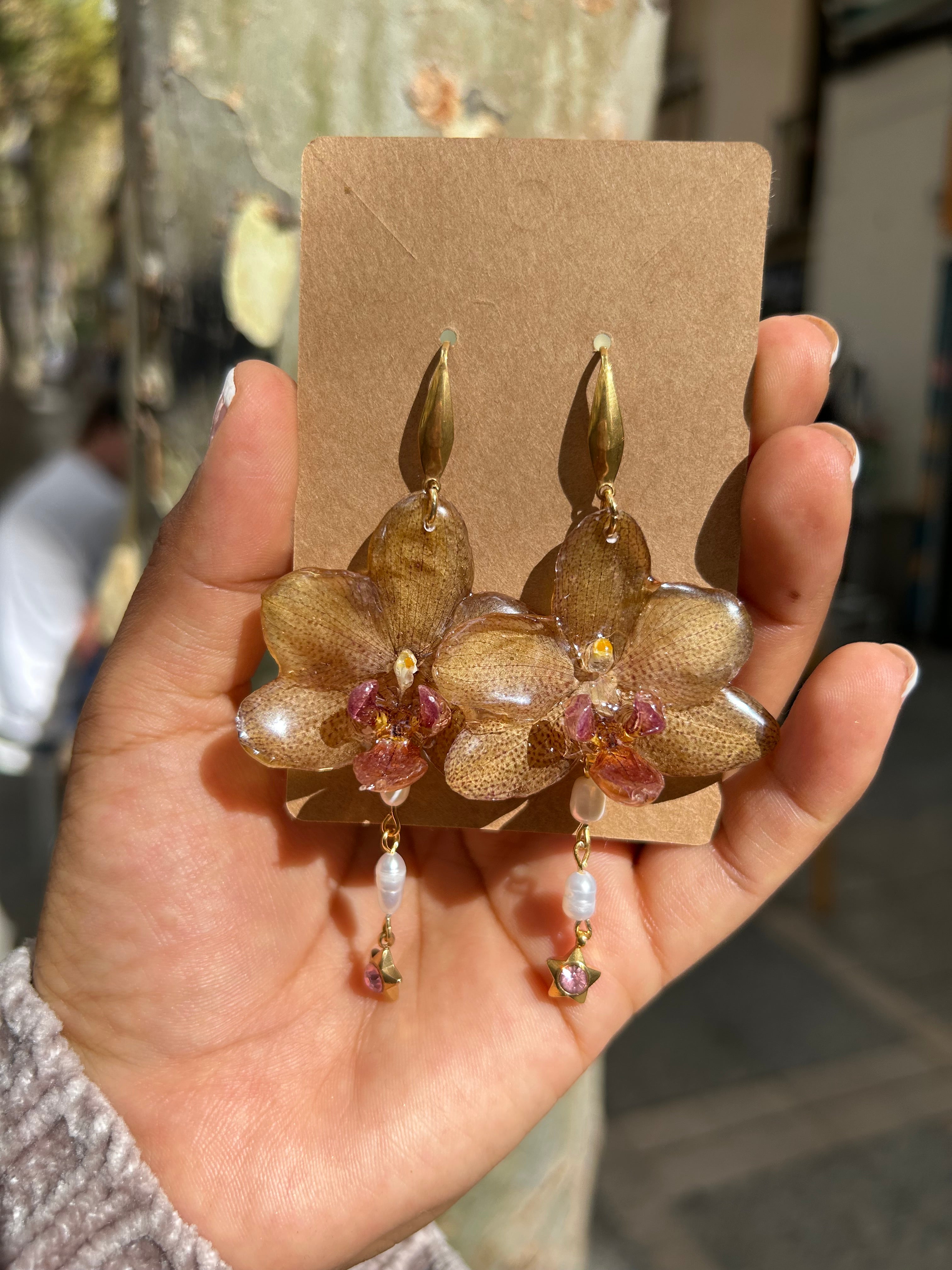 Pendientes de orquídea brown
