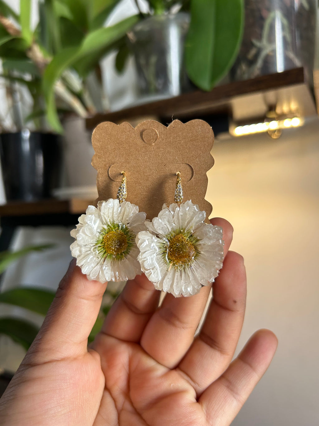 White daisy earrings