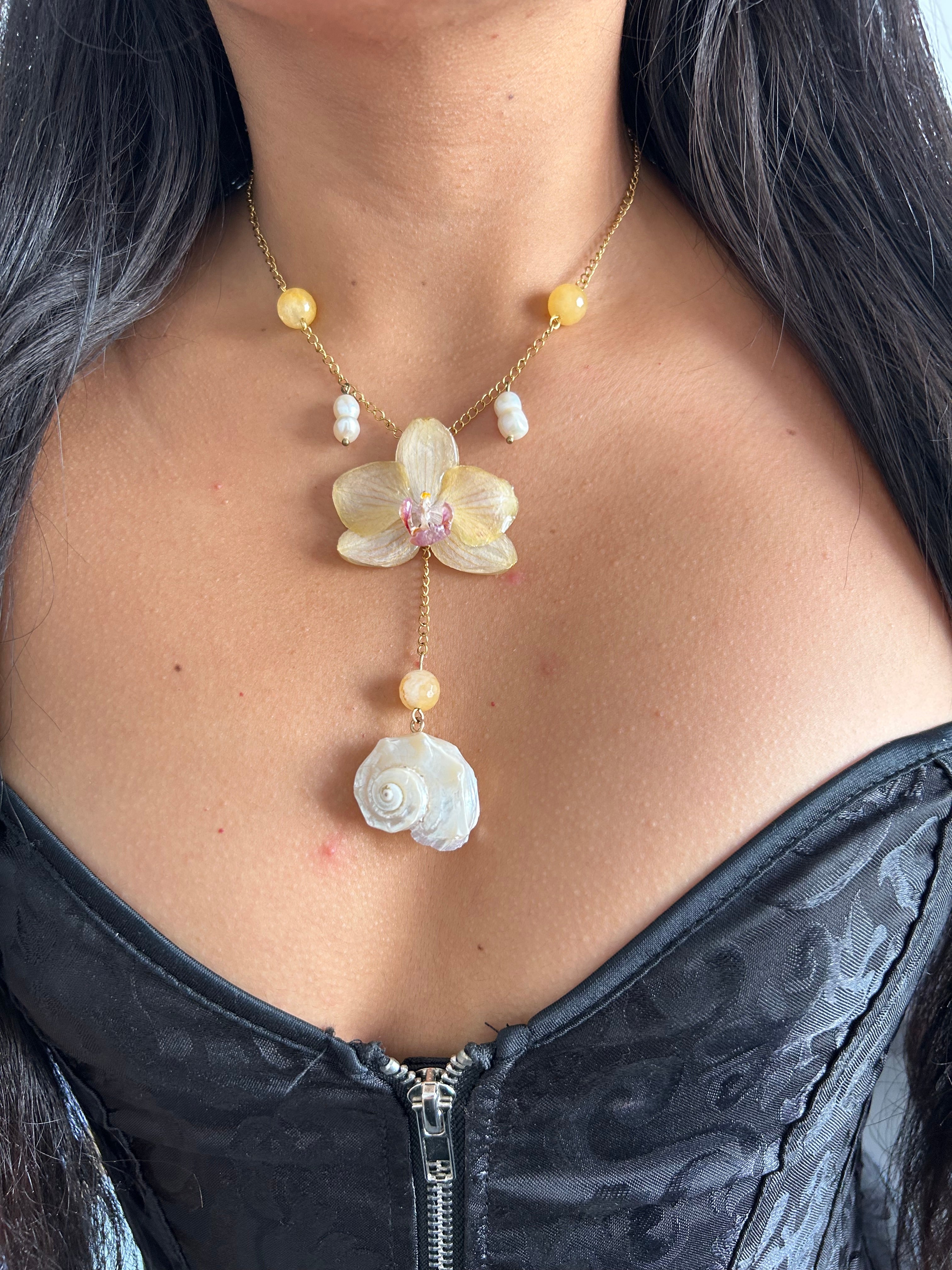 Orchid mix shell and quartz