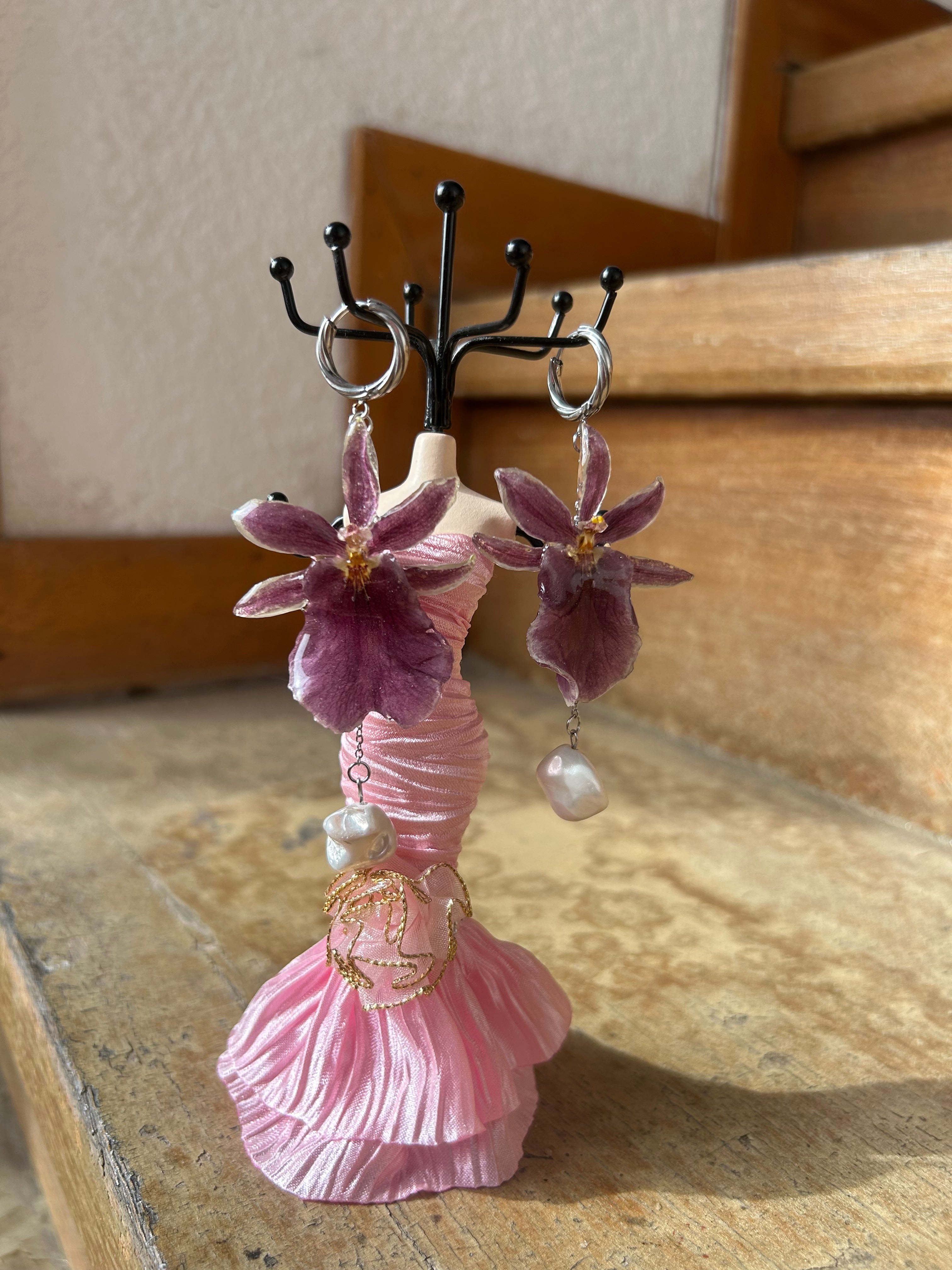 Aretes exotic orchid mini
