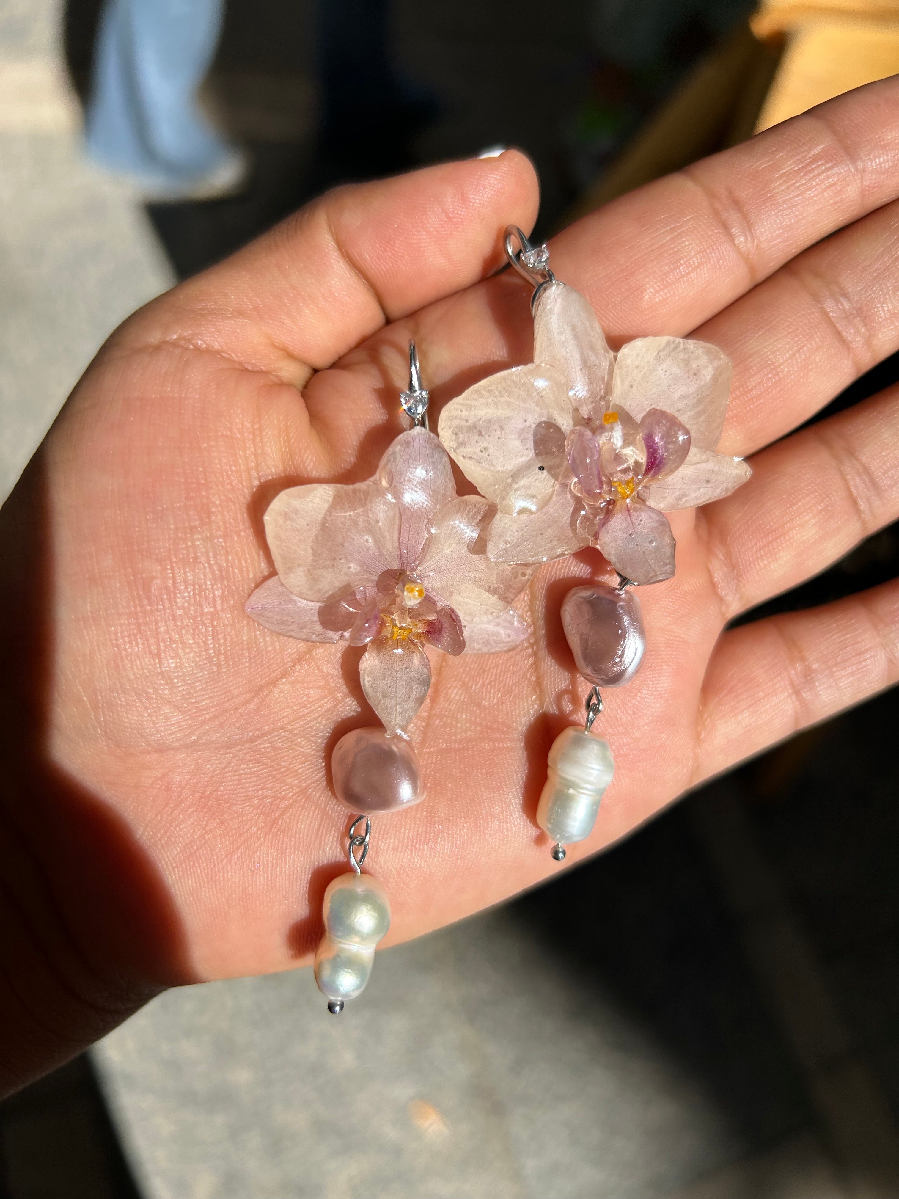 Aretes de orquídea real