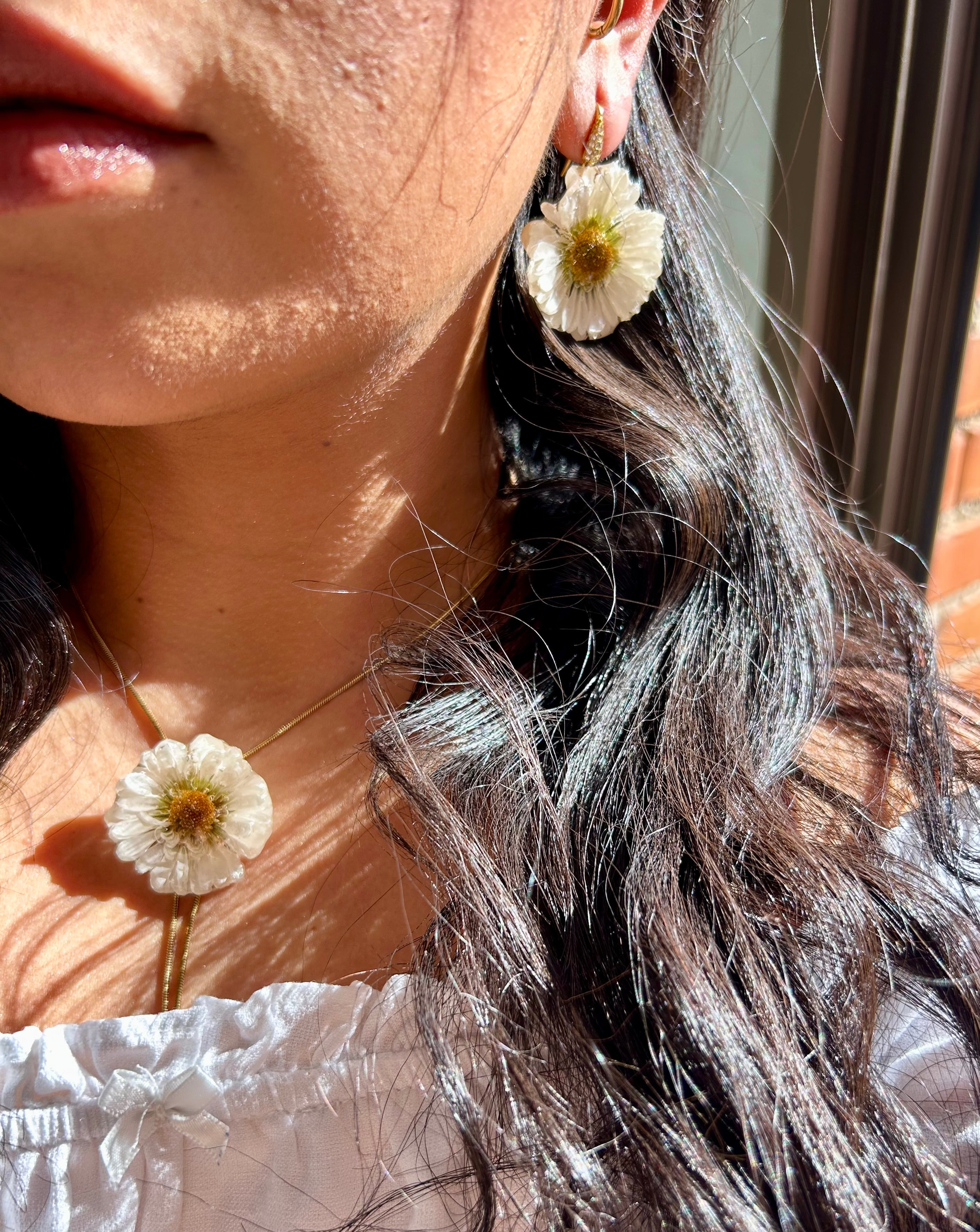 White daisy earrings