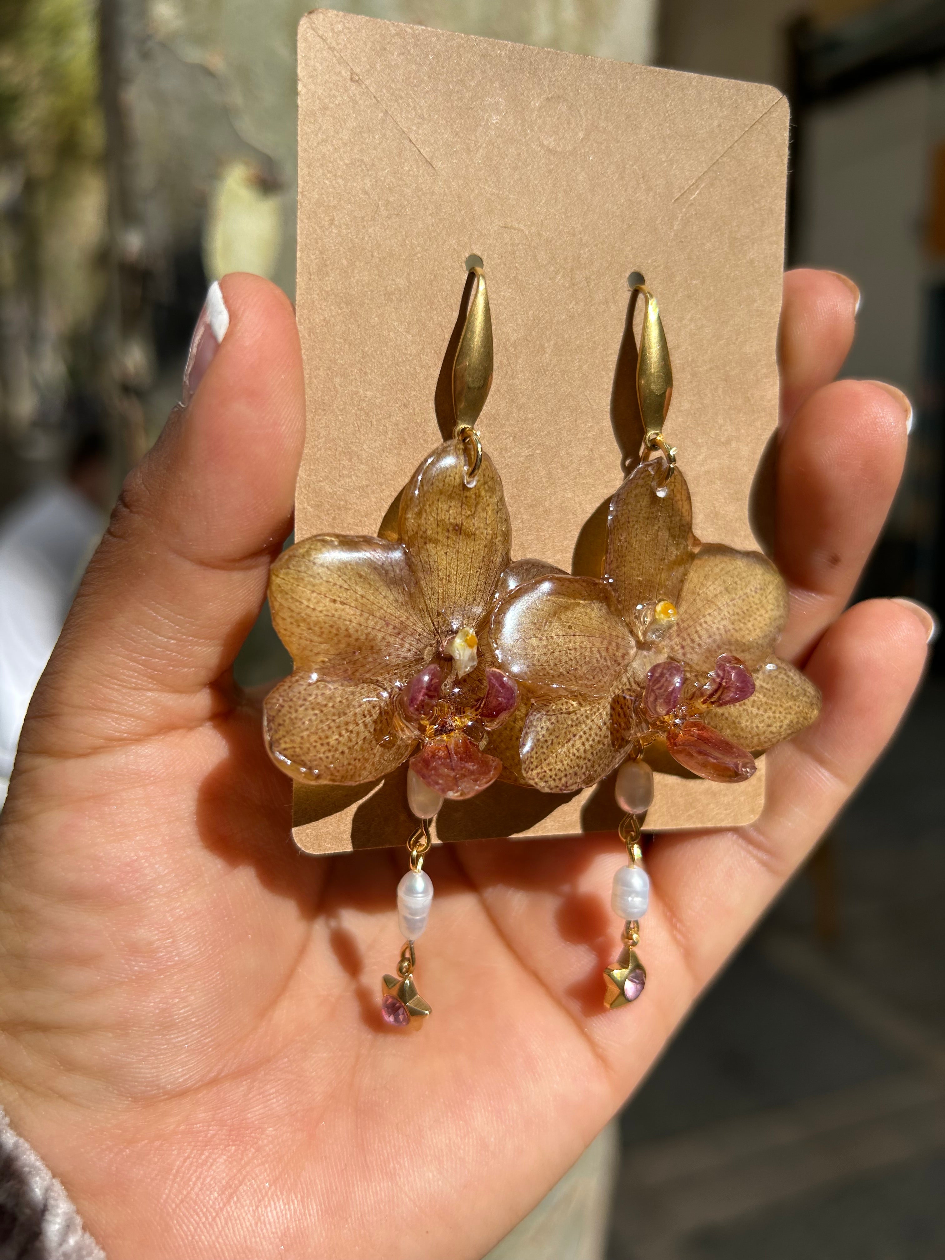 Pendientes de orquídea brown