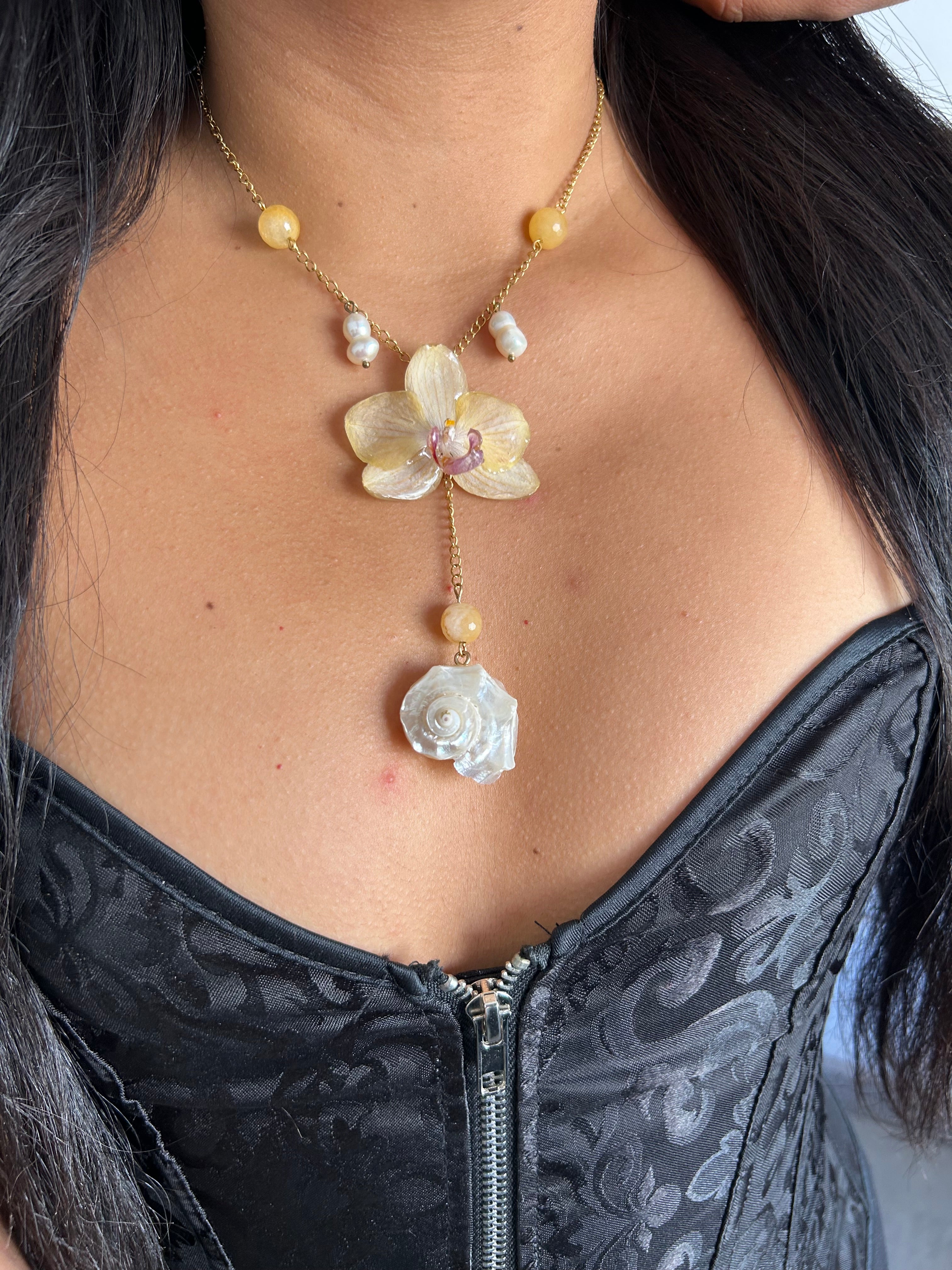 Orchid mix shell and quartz