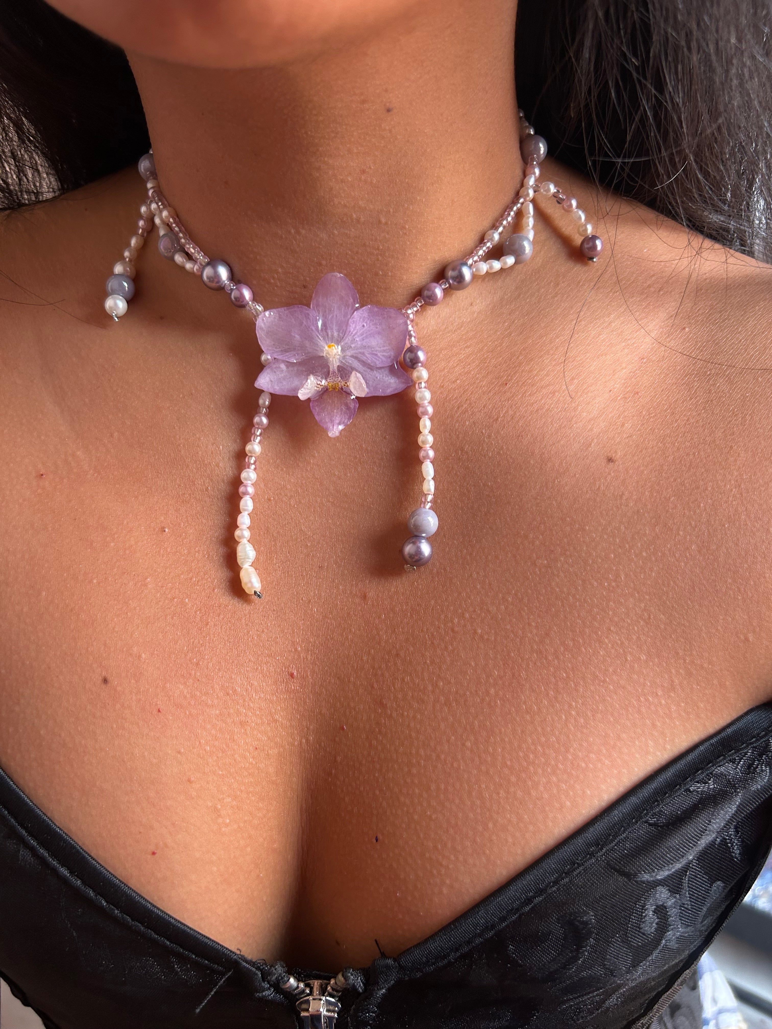ORCHID MINI WITH PEARLS