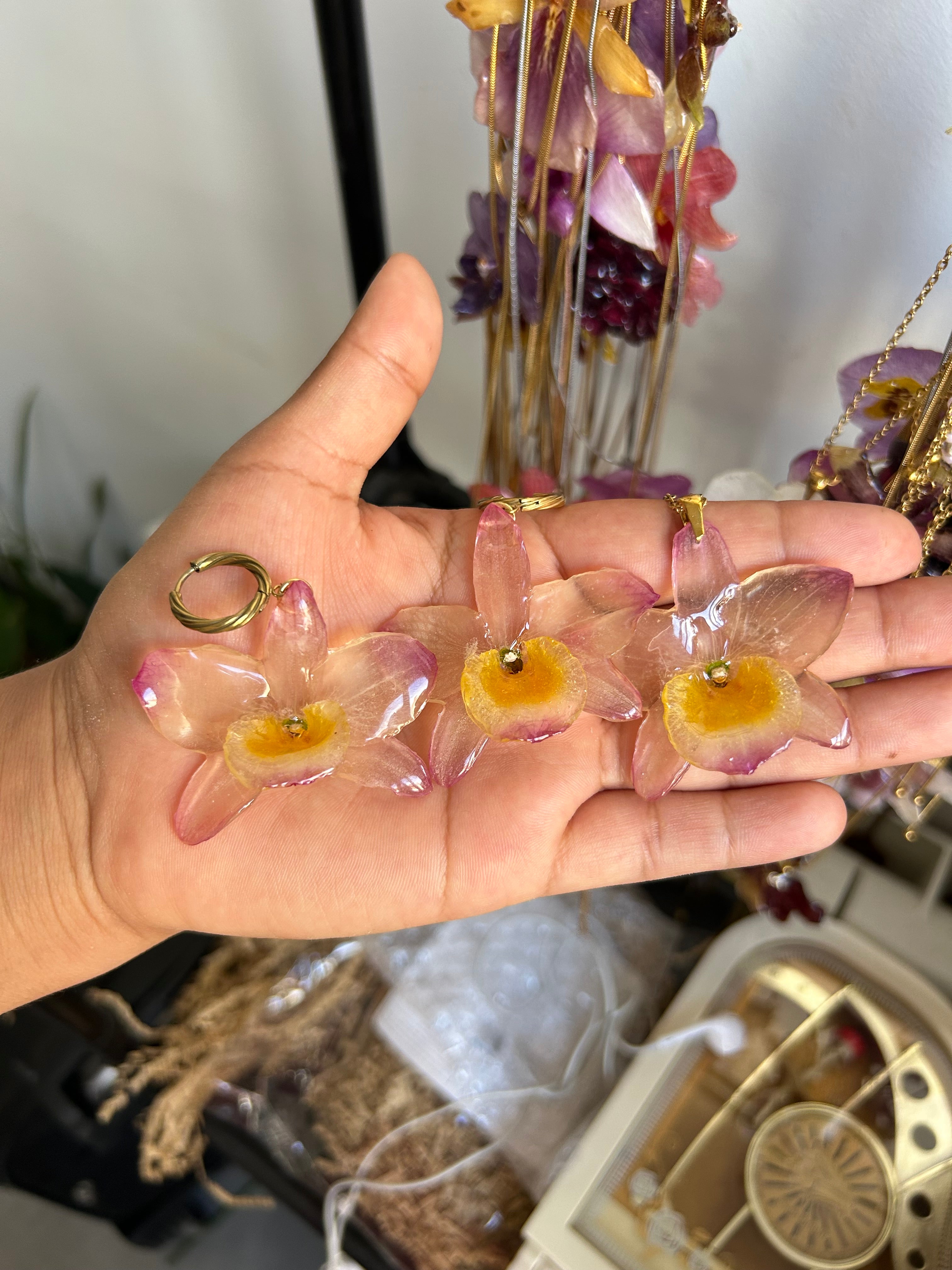 precioso conjunto de orquídea dendrobium (colgante +aretes)