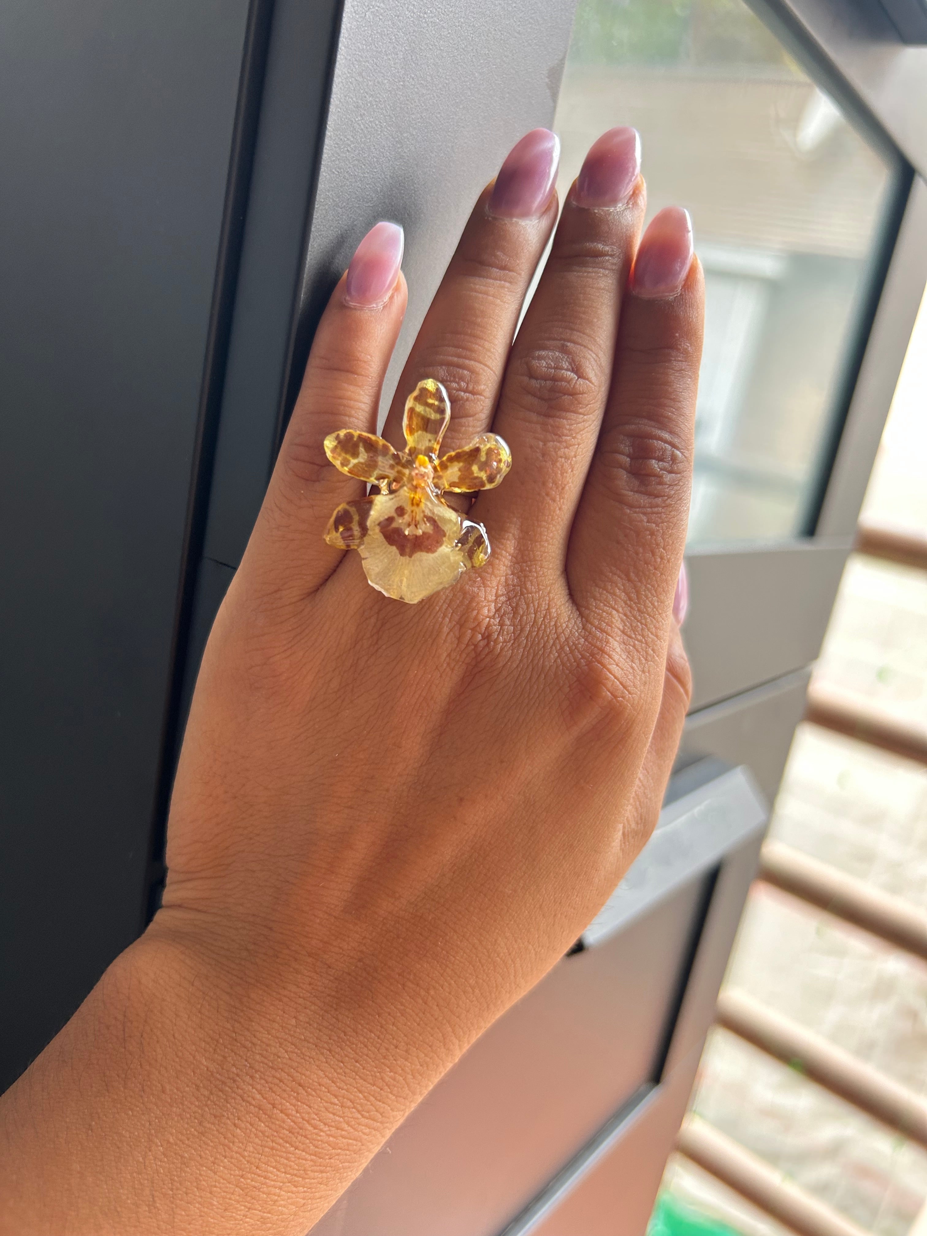 Anillo exótico de orquídea real