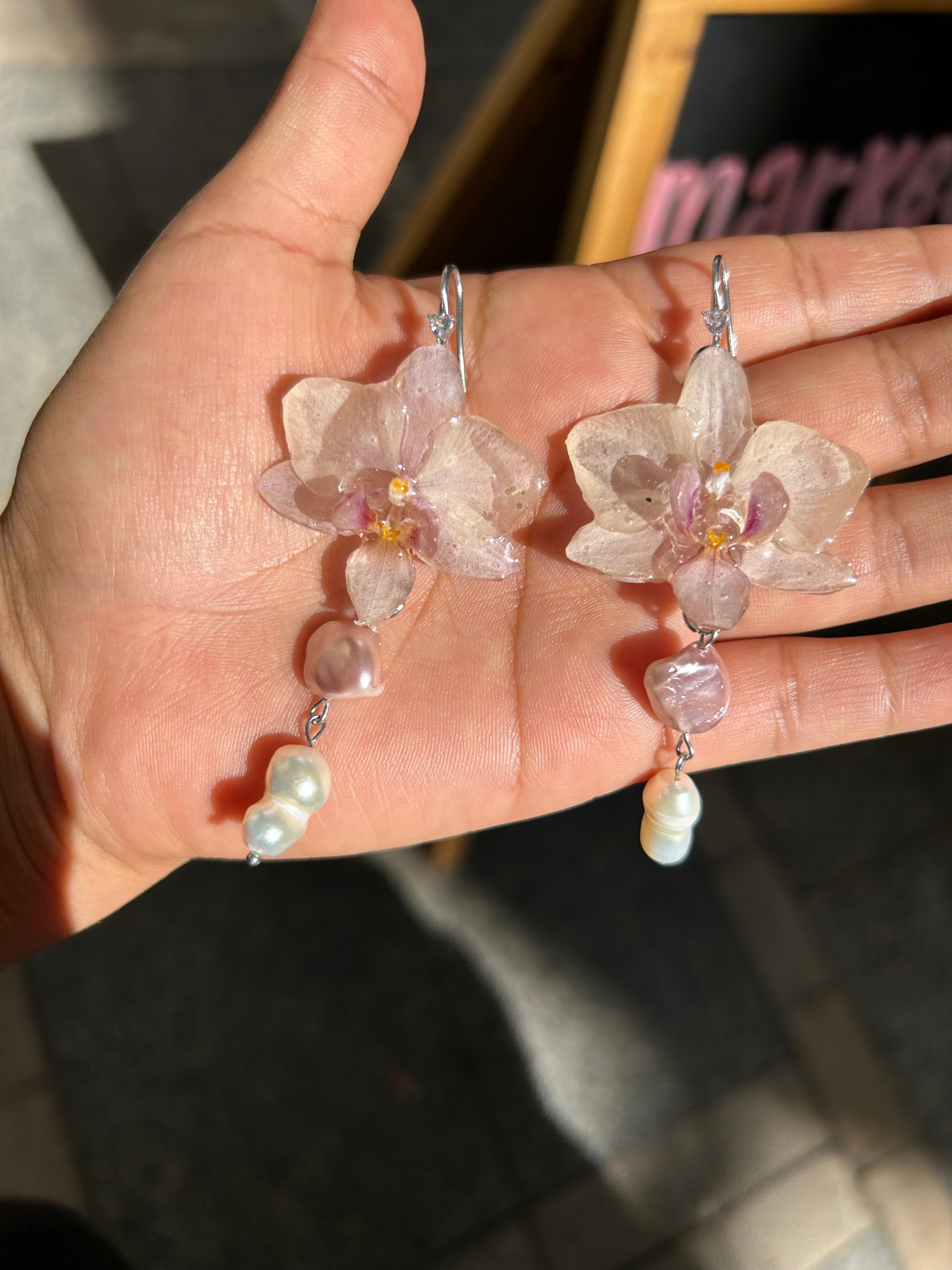 Aretes de orquídea real