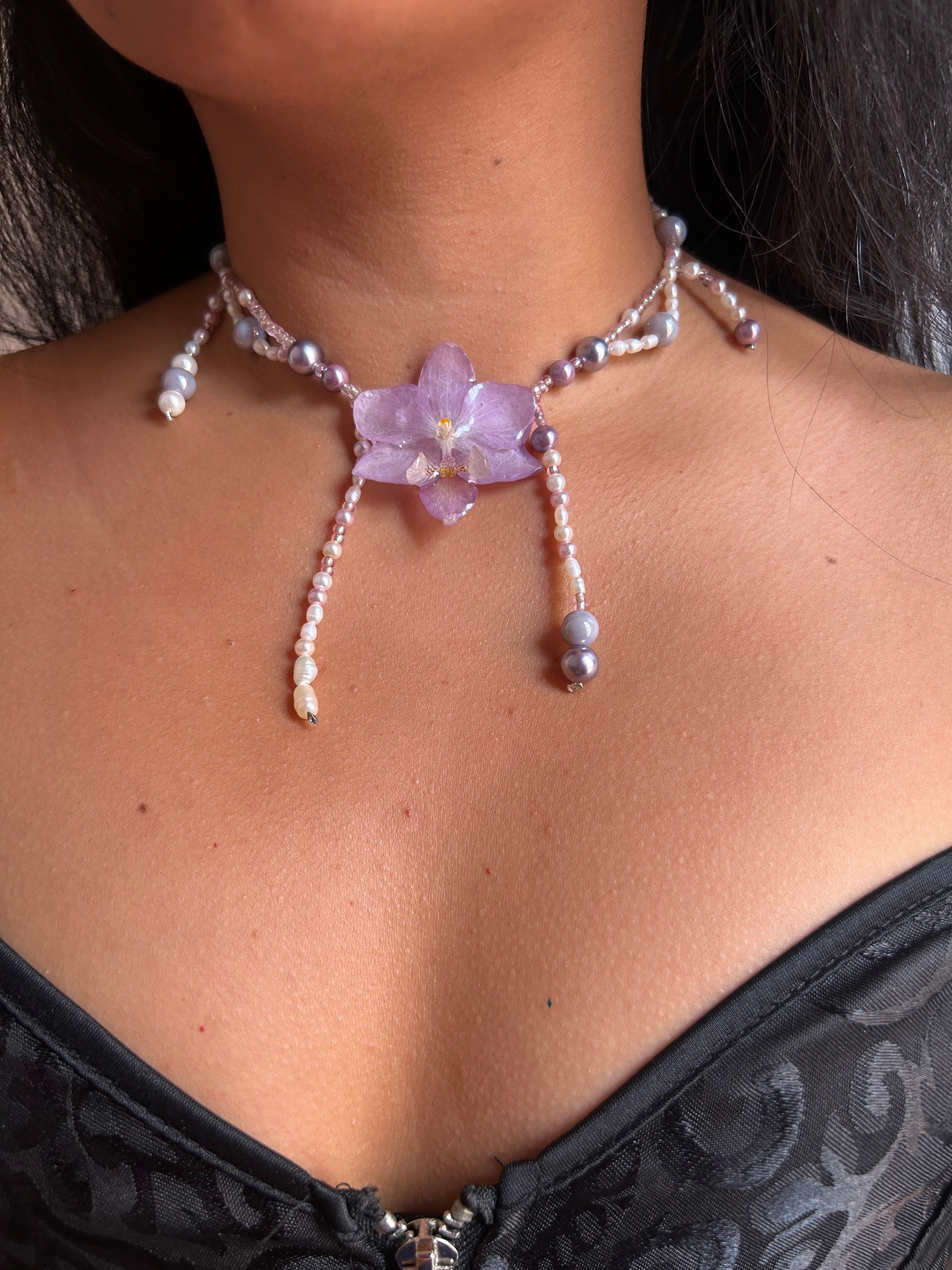 ORCHID MINI WITH PEARLS