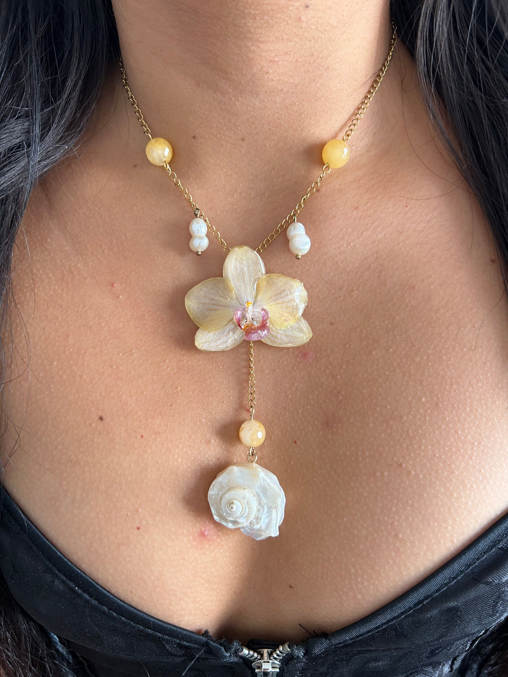 Orchid mix shell and quartz