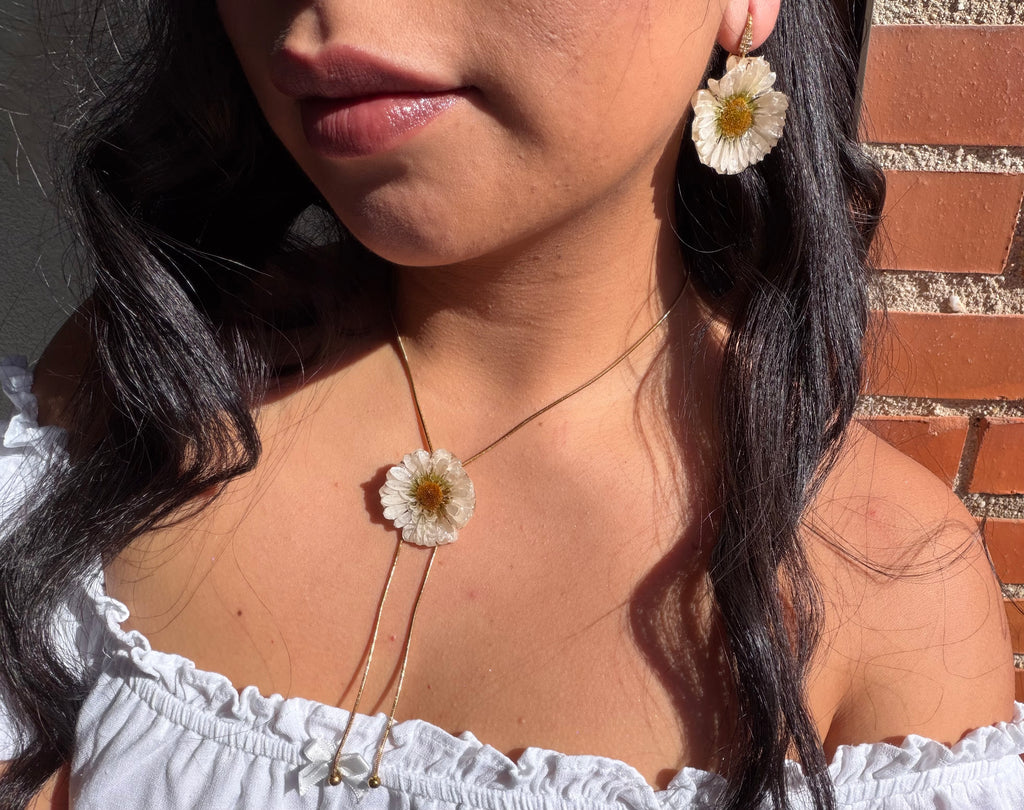 White daisy earrings