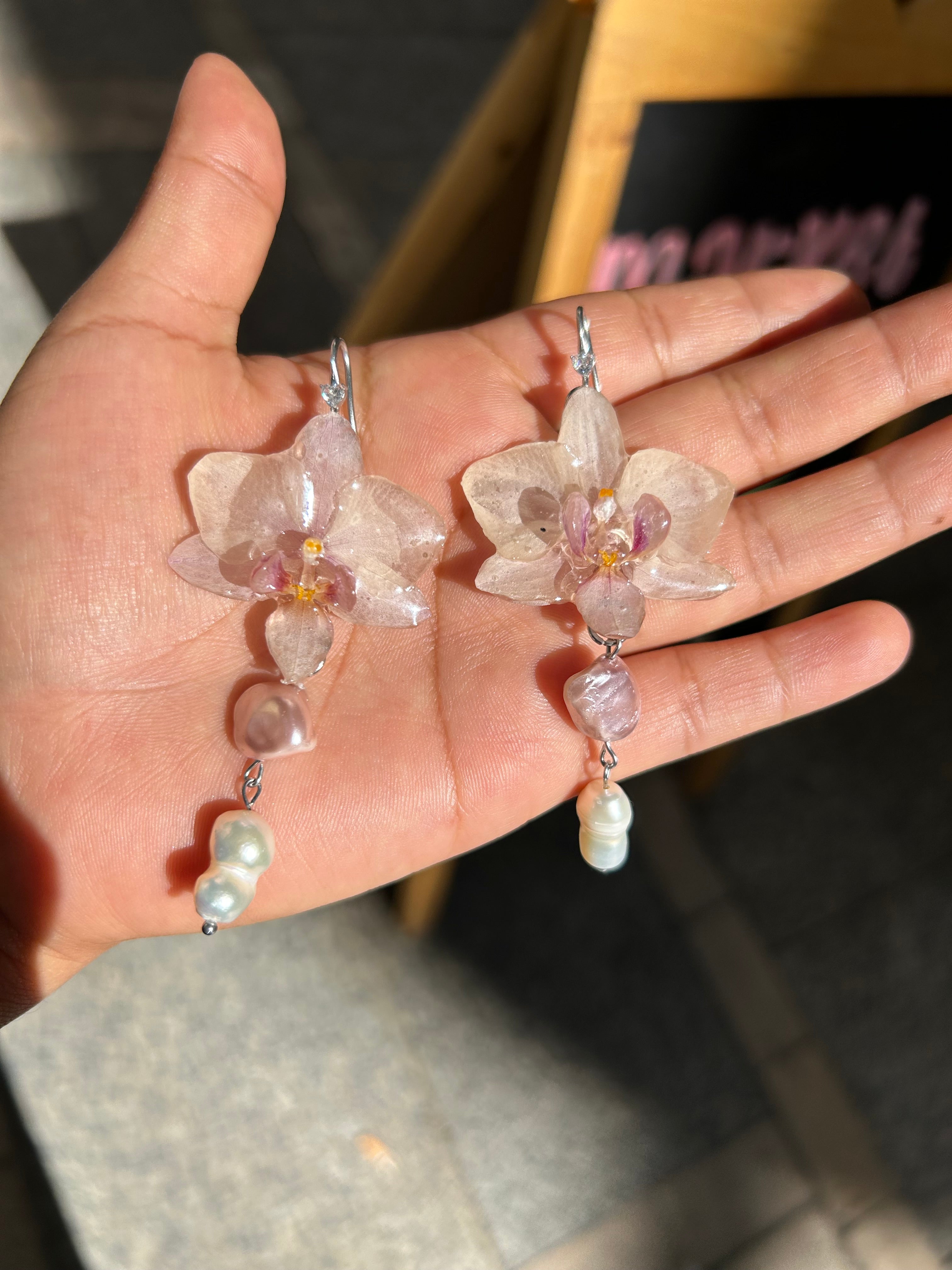 Aretes de orquídea real