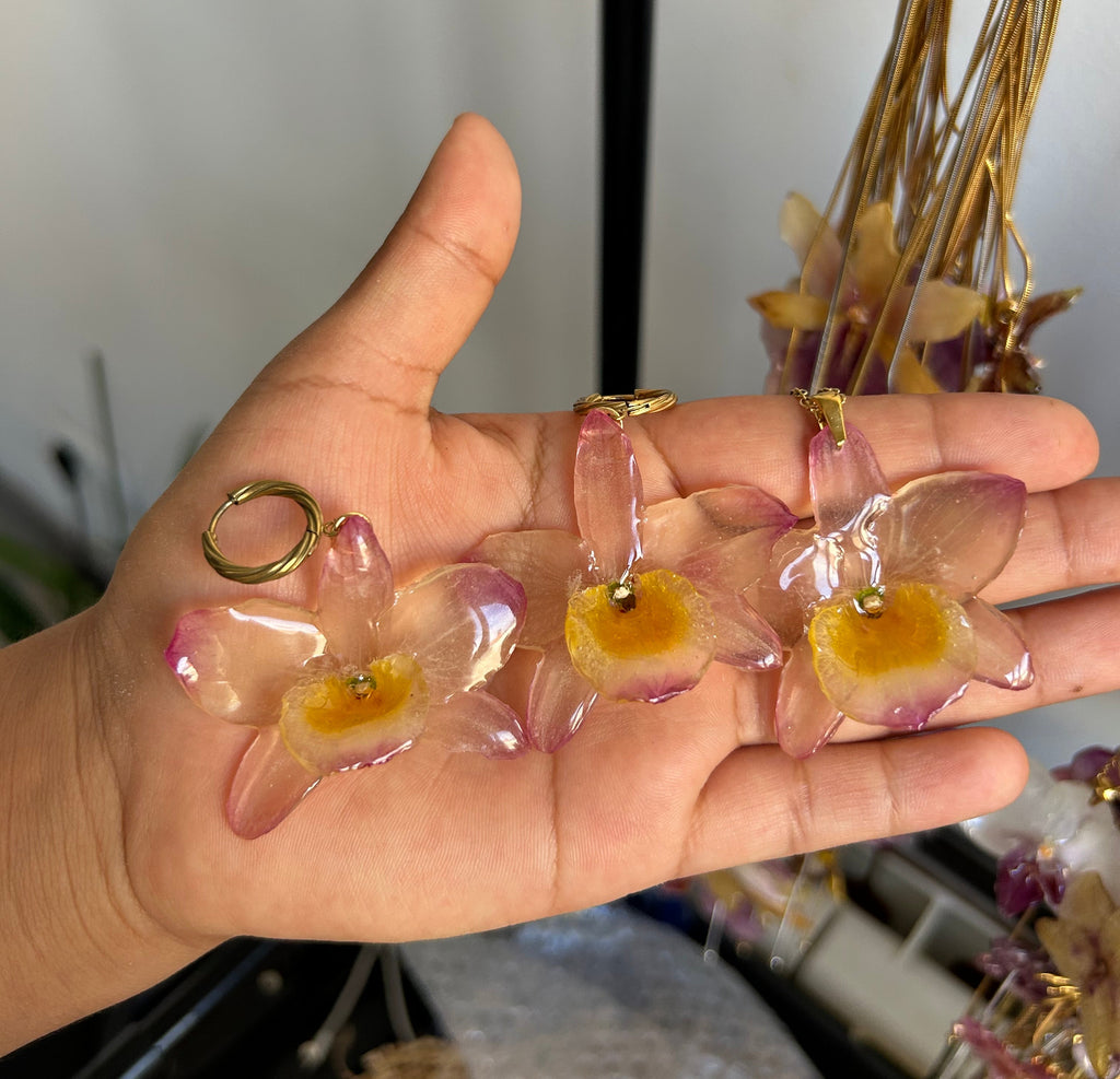 precioso conjunto de orquídea dendrobium (colgante +aretes)