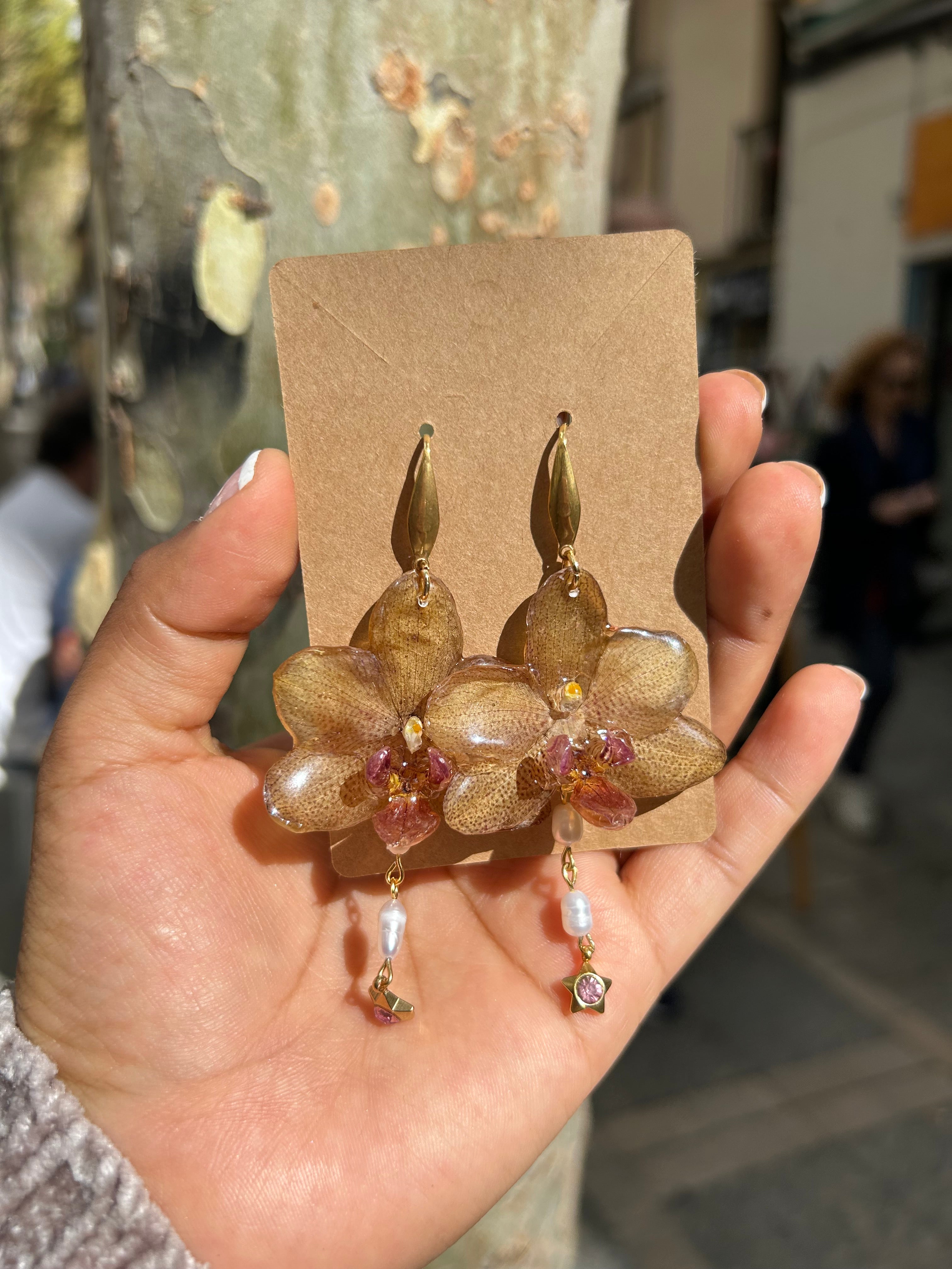 Pendientes de orquídea brown