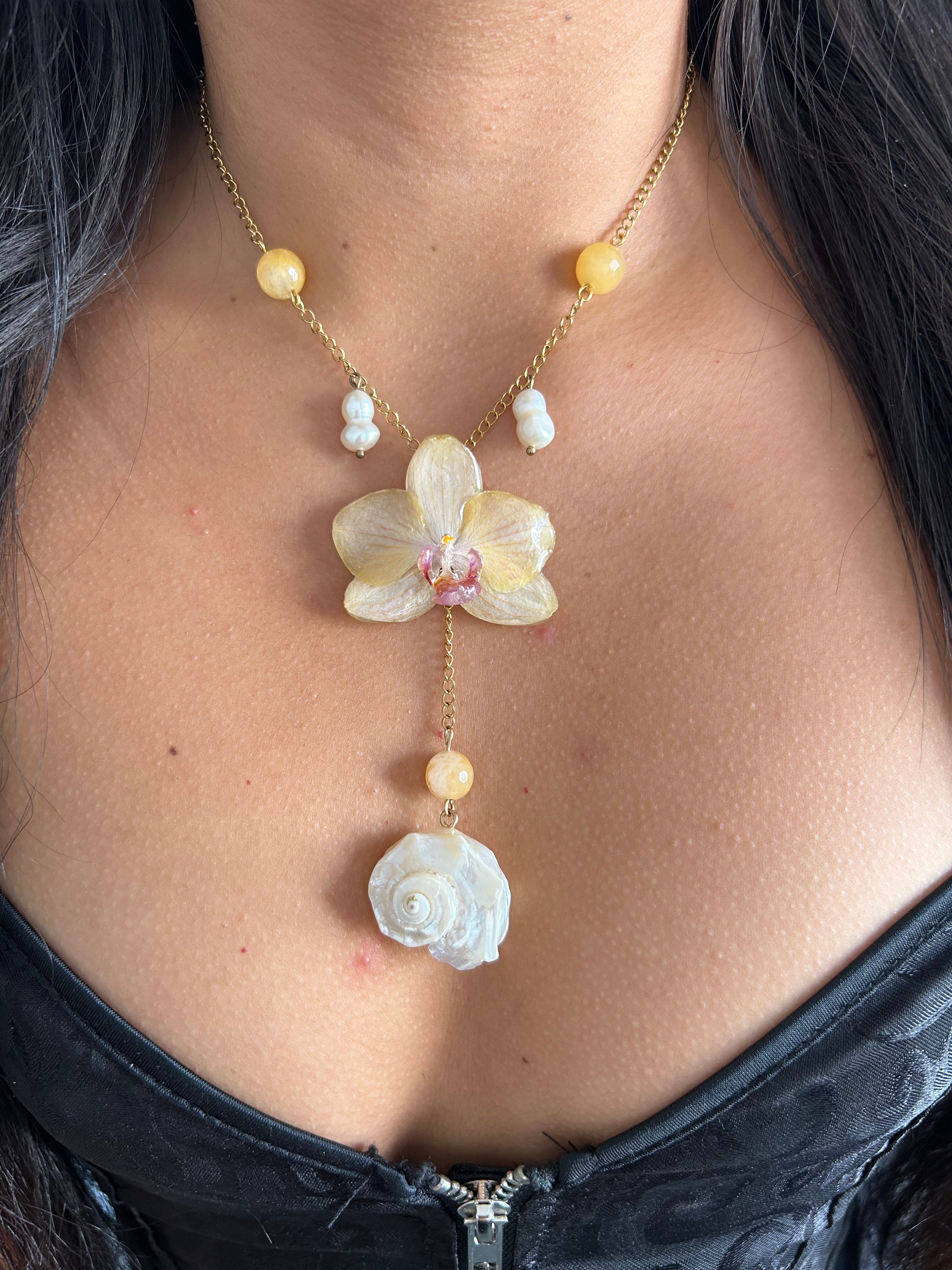 Orchid mix shell and quartz